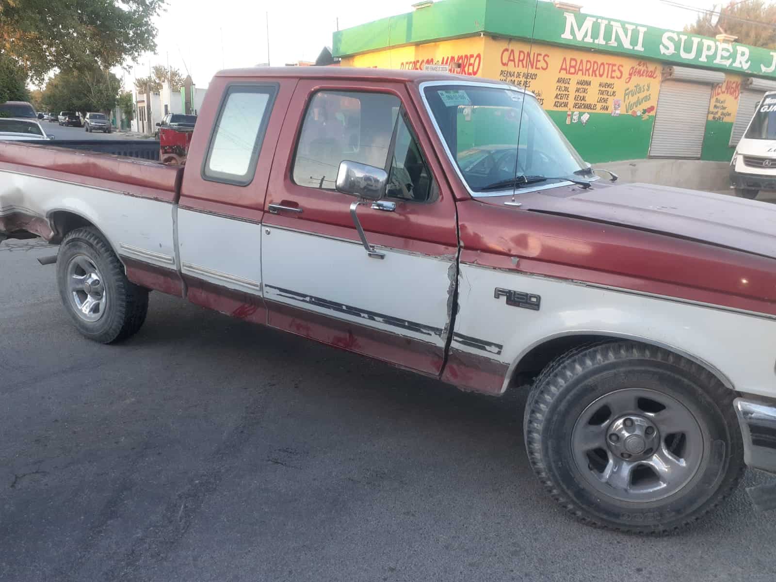 Despistado al volante colisiona al atravesarse