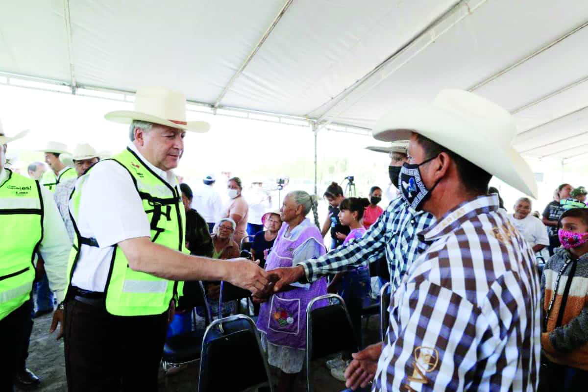 Habitantes de estos ejidos señalaron la importancia de mantener este abrevadero en buen estado.