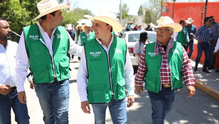 Mejora Coahuila lleva piso firme a los ejidos