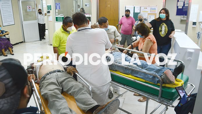 Los lesionados ingresaron al área de urgencias de la clínica 7 del IMSS.