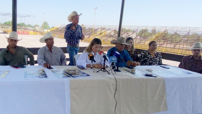 Anuncian espectáculo de Rodeo “Cuernos Chuecos”.