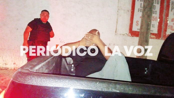 El hombre fue detenido en flagrancia cuando quería llevarse a la menor pero fue dejado en libertad por la Policía Municipal.