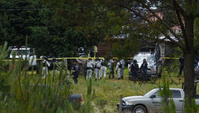 Mueren 10 delincuentes en enfrentamiento en Estado de México