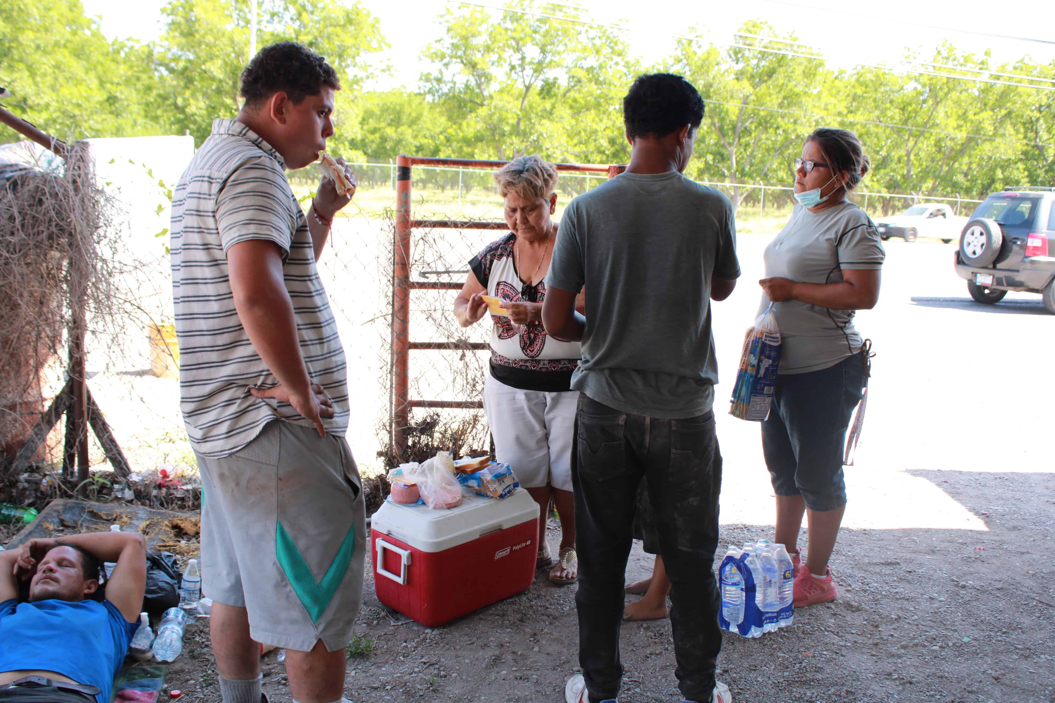 Auxilia Protección Civil a migrantes en Allende 