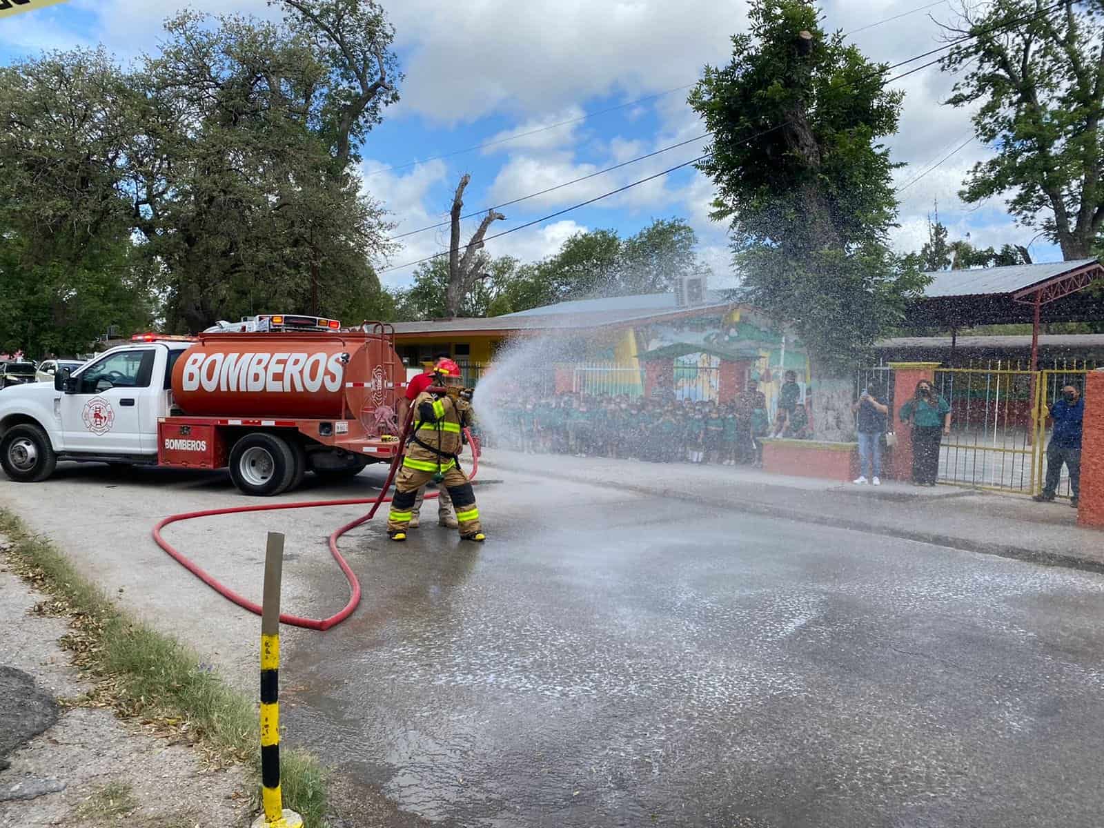 Llega ‘Bombero Amigo’ al kínder Minerva Gil