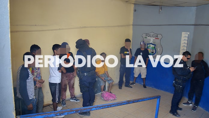Los adictos desfilaron ante el juez calificador en turno para darle sus generales.