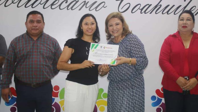 Festeja Sabinas a bibliotecarios