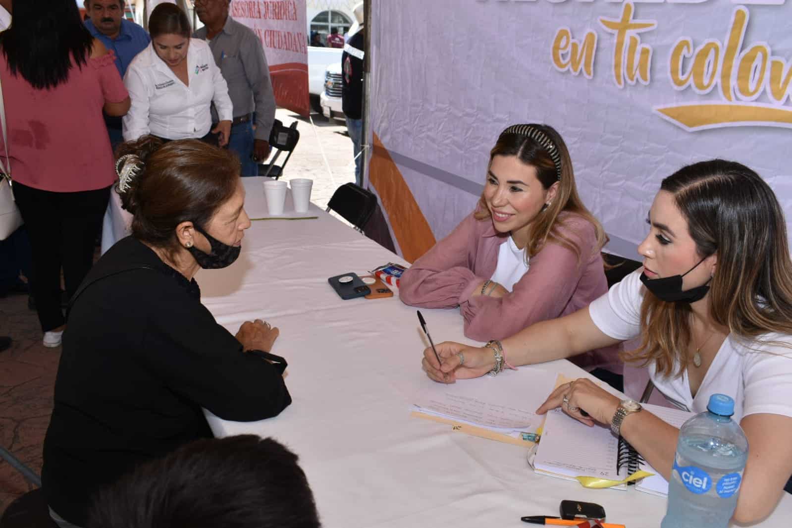 La alcaldesa Tania Vanesa Flores Guerra arribó a Minas de Barroterán.