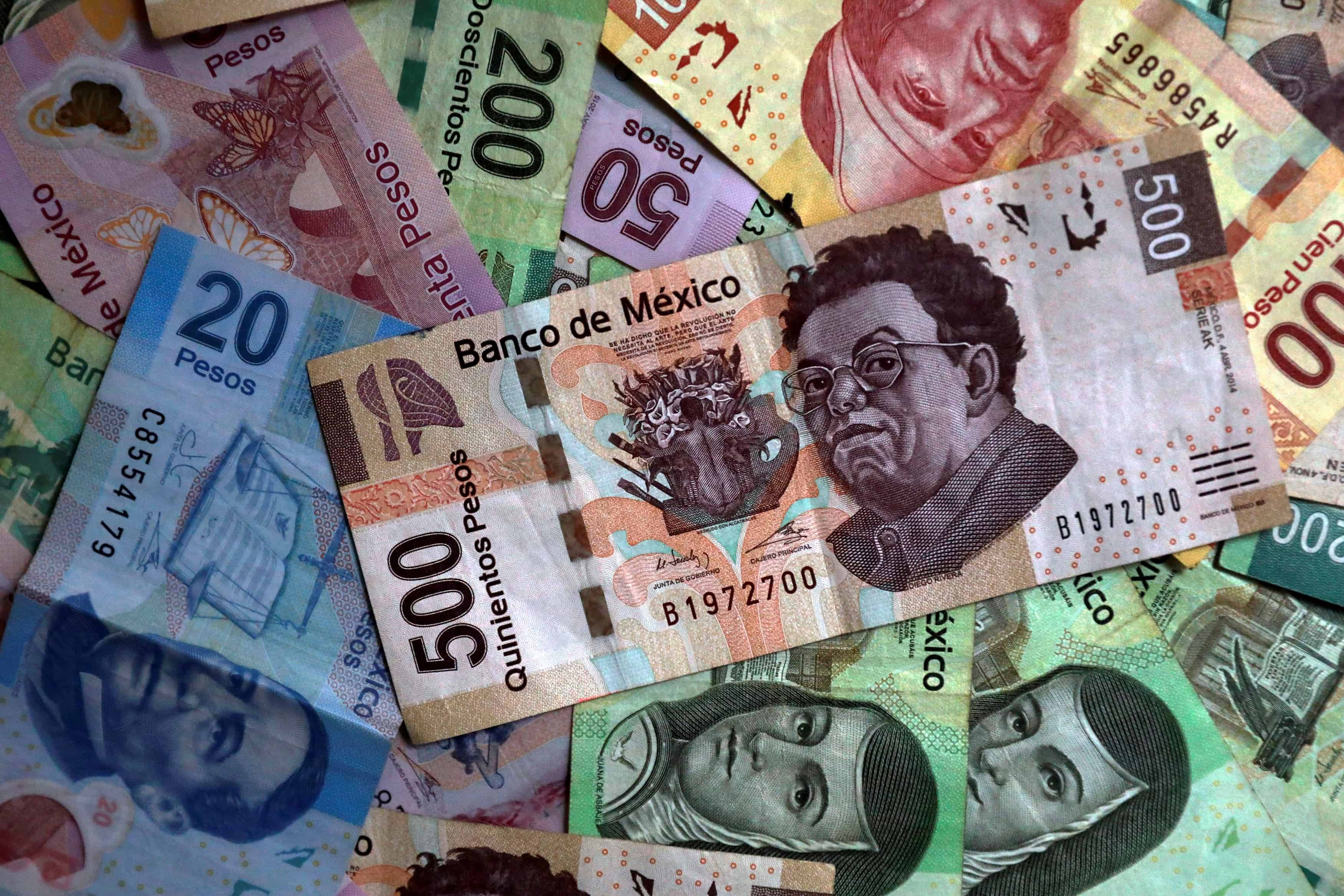 Peso “preocupado” cae por recesión y se perfila con pérdida semanal