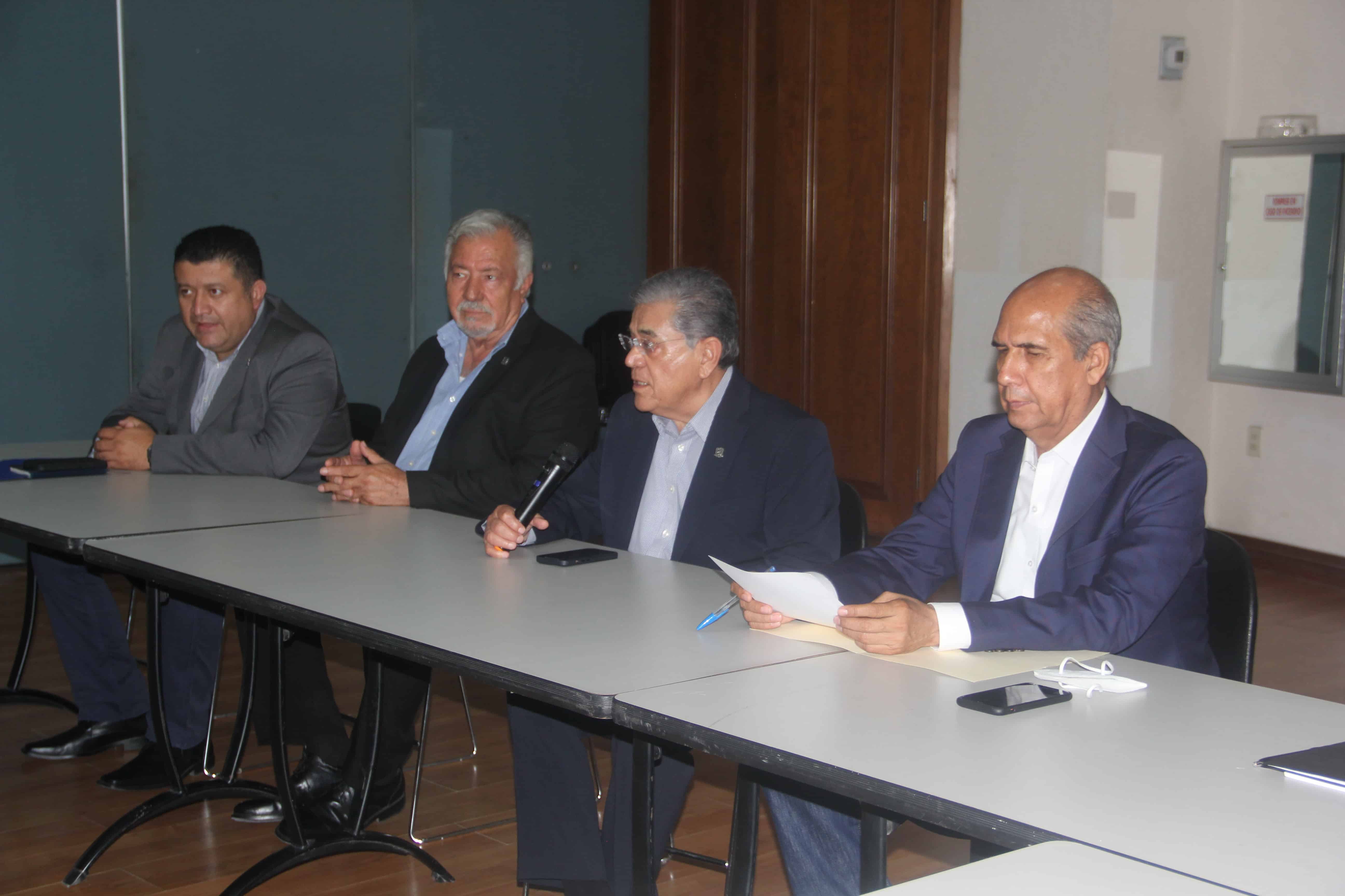El alcalde Mario Dávila y el rector Salvador Hernández formaron una mesa de trabajo.
