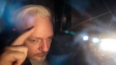 Se le acabó la suerte: Reino Unido autoriza la extradición de Julian Assange a EU
