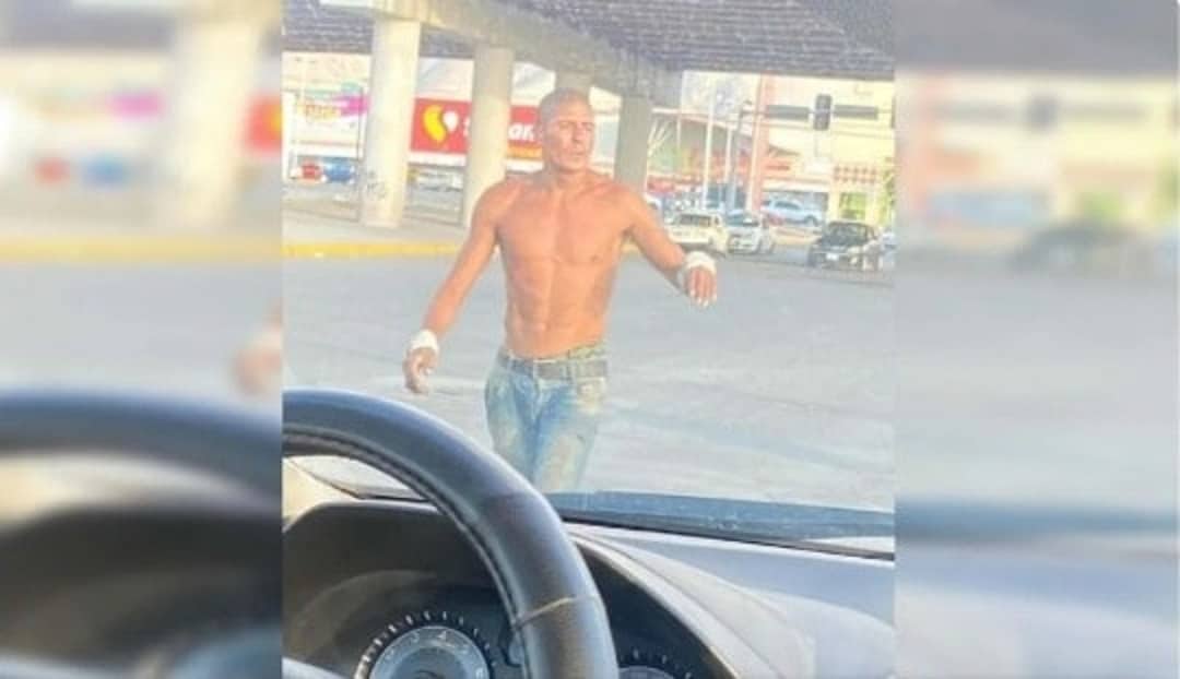 Captan al limpiaparabrisas más musculoso del mundo en Coahuila