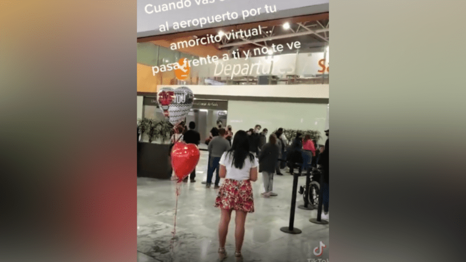 Joven ‘sufre’ para encontrar a su ciber-novio en aeropuerto