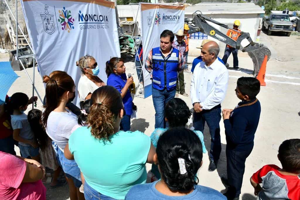 Vecinos de la colonia Lomas de San Miguel tercer sector piden al alcalde se regularice este sector.