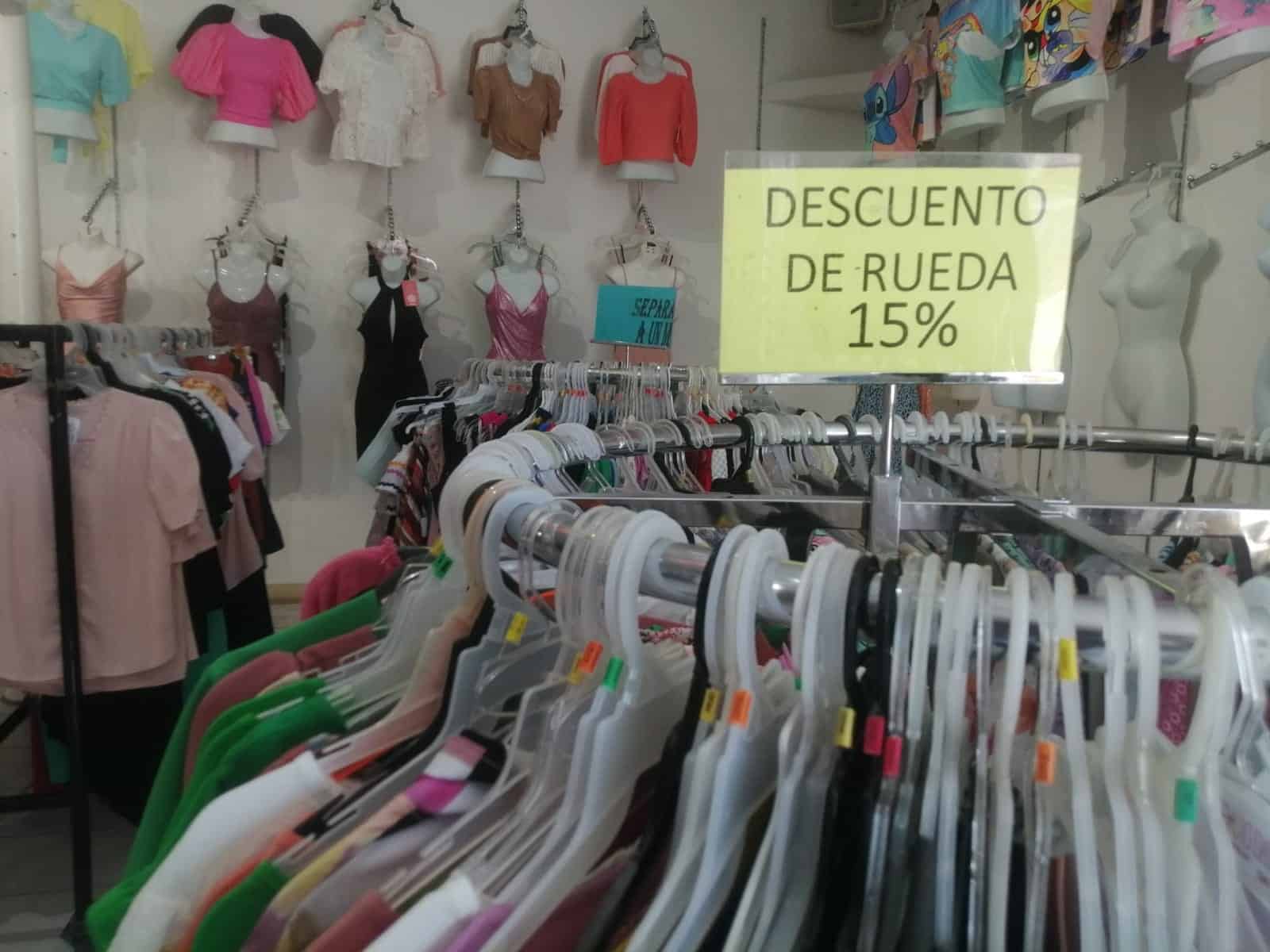Comerciantes esperan la llegada de los paisanos.