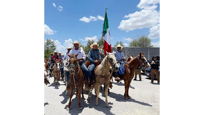 En el Ejido Sombrerete celebraron cabalgando su 80 Anviersario.