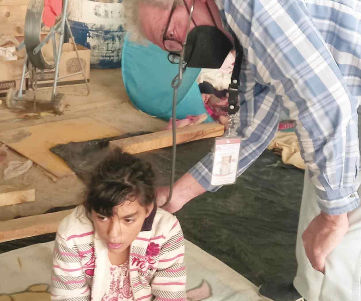 Atienden a niña migrante en Castaños