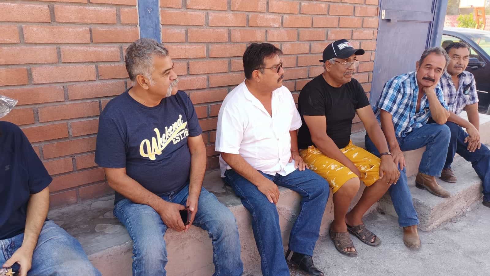 Ex obreros de AHMSA piden se libere los 65 cheques pendientes.