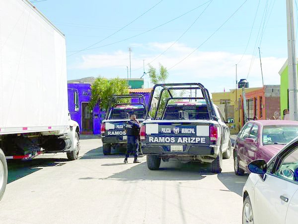 El entrenador entró por la fuerza a la casa de la adolescente de 15 años.