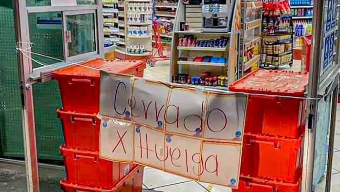 “Toman” empleados Farmacia Guadalajara por falta de A/C 