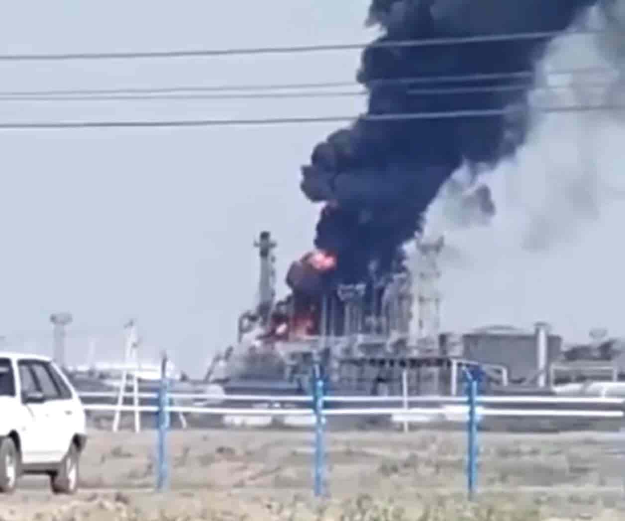 Dron Kamikaze ucraniano ataca refinería rusa