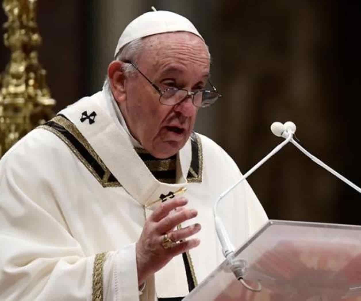 Papa Francisco condena asesinato de  jesuitas en México