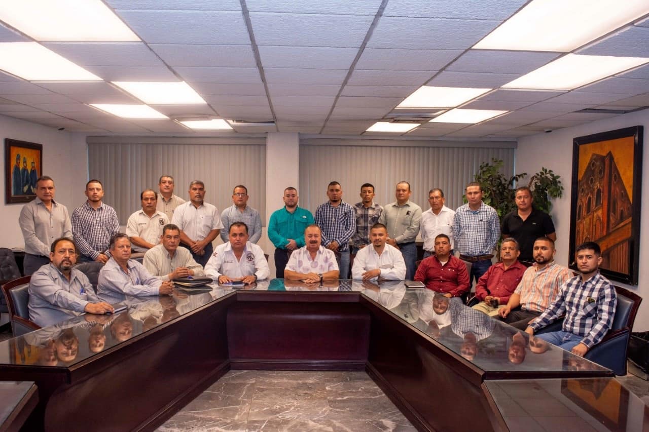 Presentan a la empresa a los funcionarios de la nueva sección sindical.
