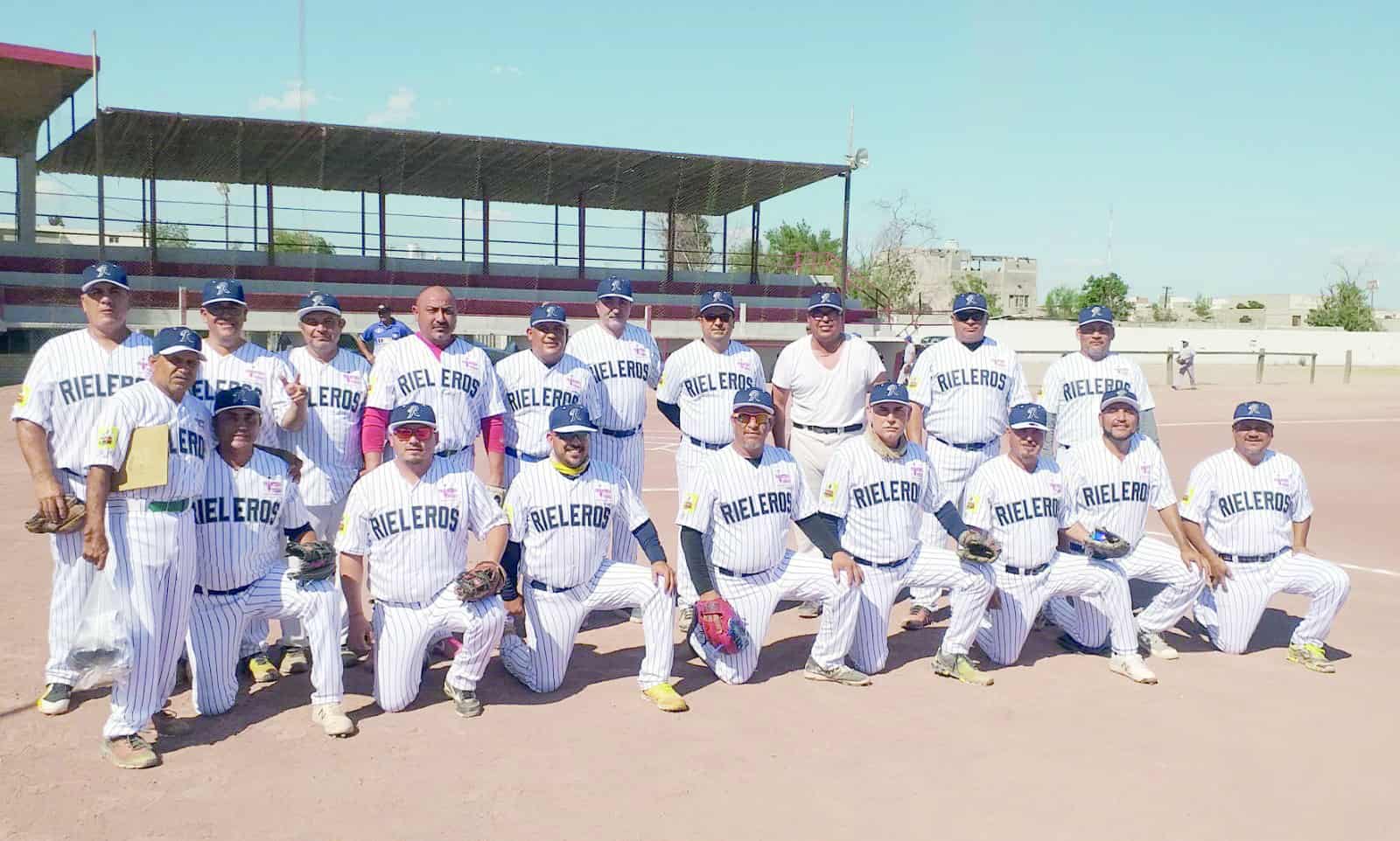 Rieleros de Roberto Clemente Piña Amaya, continúa invicto en Recreativa de 40 años.