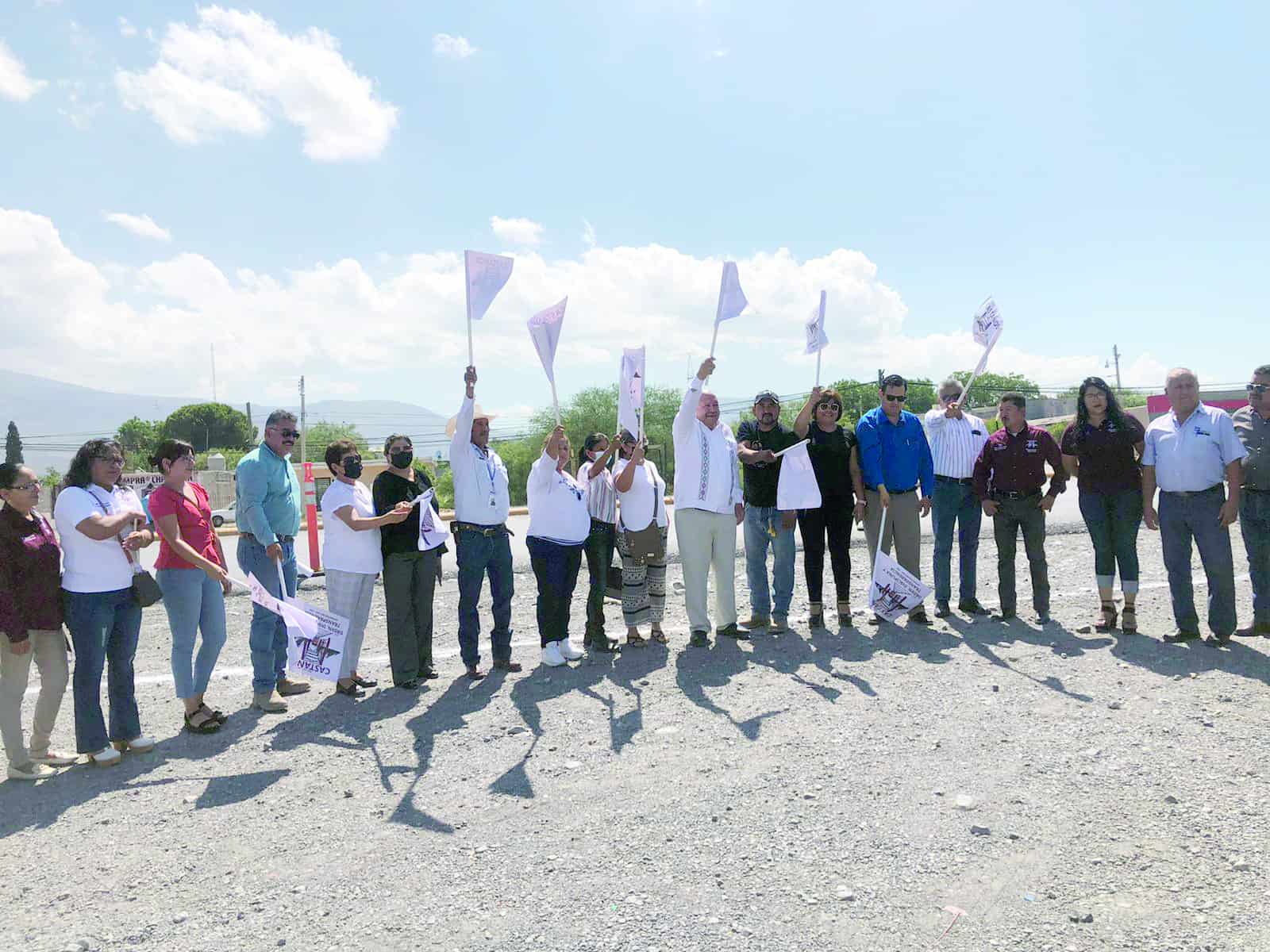 Da Alcalde Juan Antonio Garza el banderazo de arranque en obra en el boulevard Gustavo Galáz.