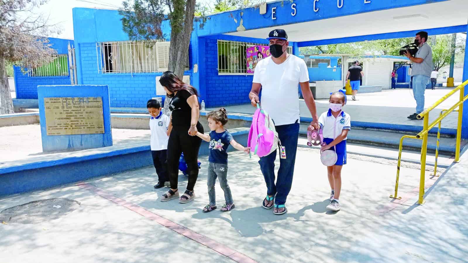 Los padres de familia no deben enviar a sus hijos en caso de presentar síntomas.