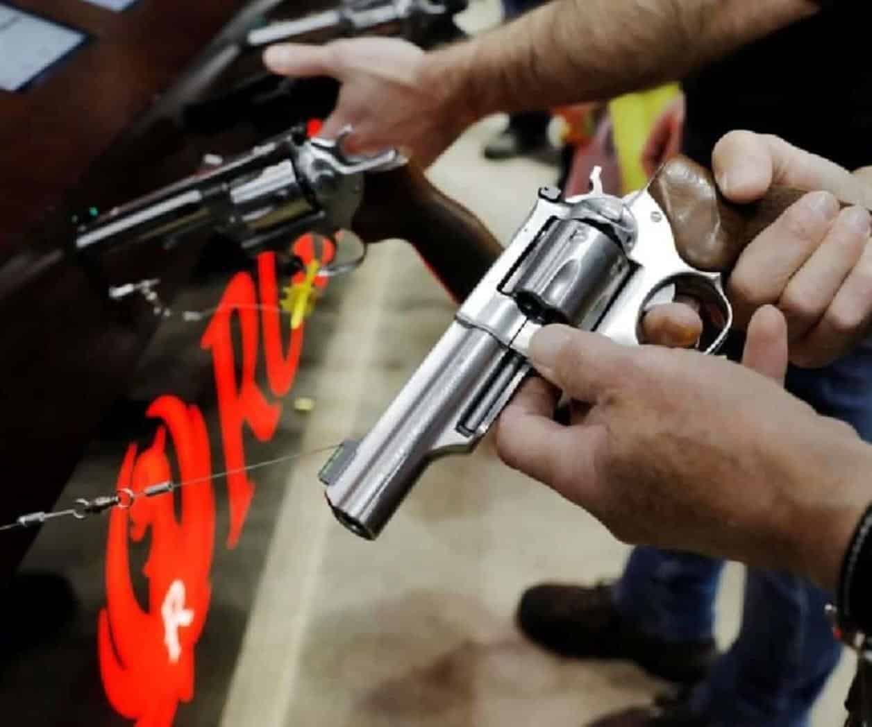 Corte Suprema de EU avala derecho de llevar armas en lugares público