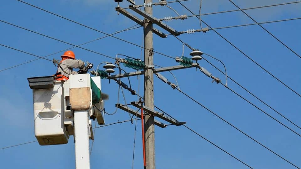 Accidente de trabajador de CFE deja sin luz a Yucatán, Campeche y Quintana Roo