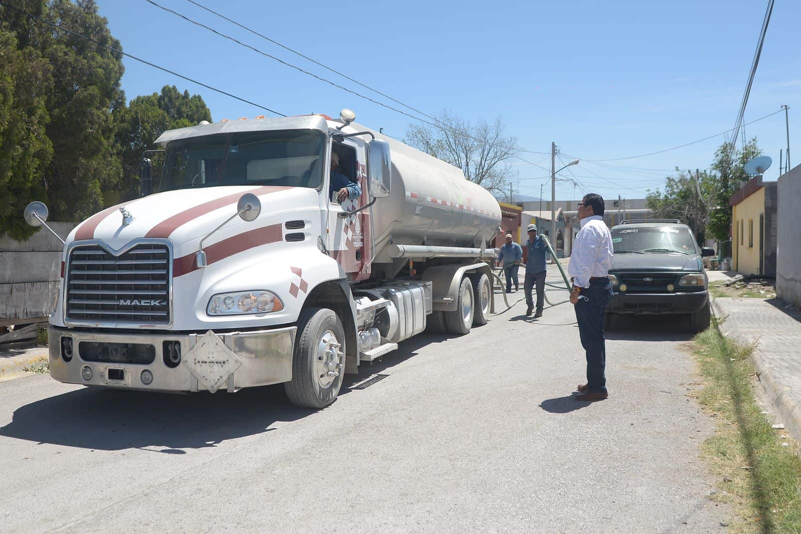 Las indicaciones del alcalde Roberto Piña Amaya es que  ningún hogar de Frontera se quede sin recibir el agua.