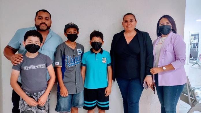 San Buenaventura: Se van a Mazatlán niños beisbolistas