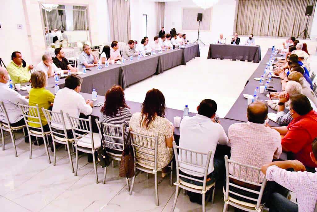 El orden y experiencia con el que ha dirigido la administración, Mario Dávila, presidente municipal de Monclova, lo coloca en el plano nacional, como uno de los alcaldes mejor evaluados.