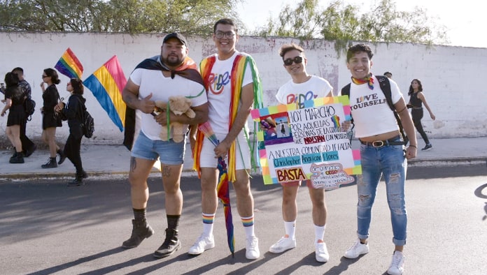 Marchan por el orgullo gay