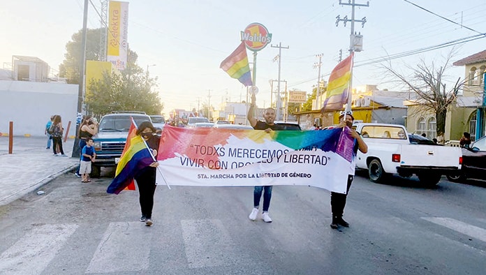 Marchan por orgullo gay