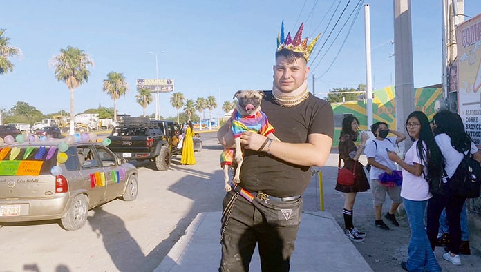 Marchan por orgullo gay