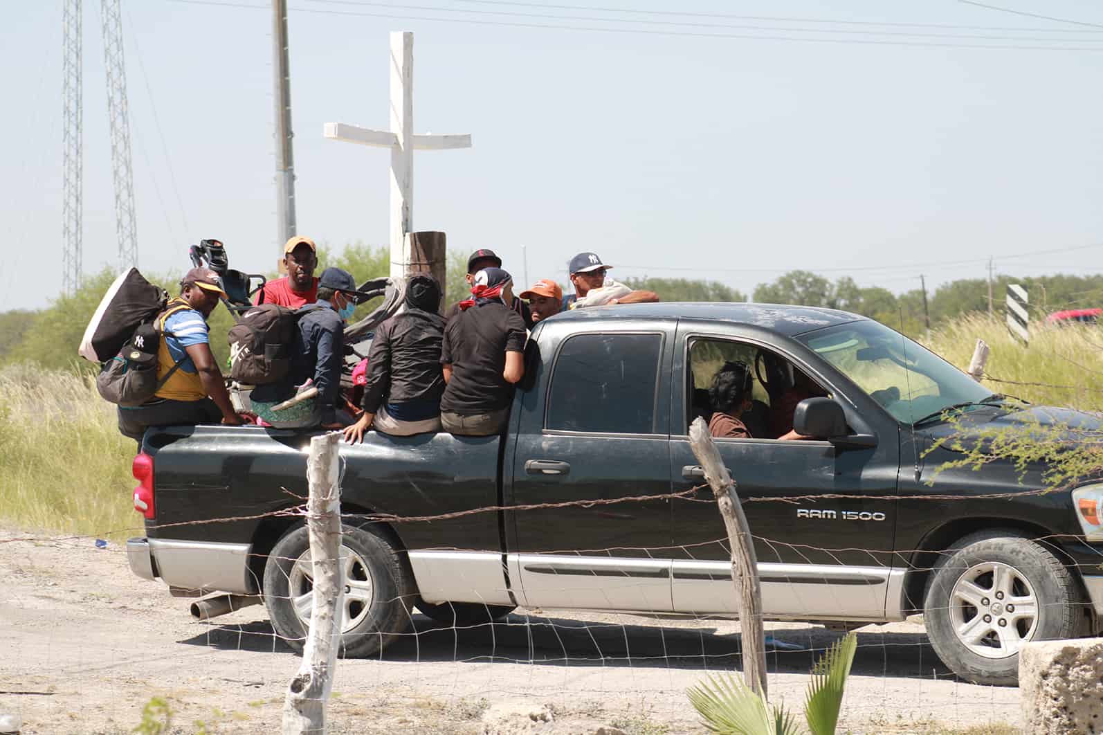 Invaden Piedras 7 mil migrantes