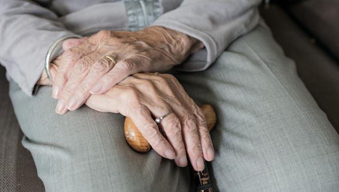 Degenerado médico viola a una ancianita de 91 años en el hospital