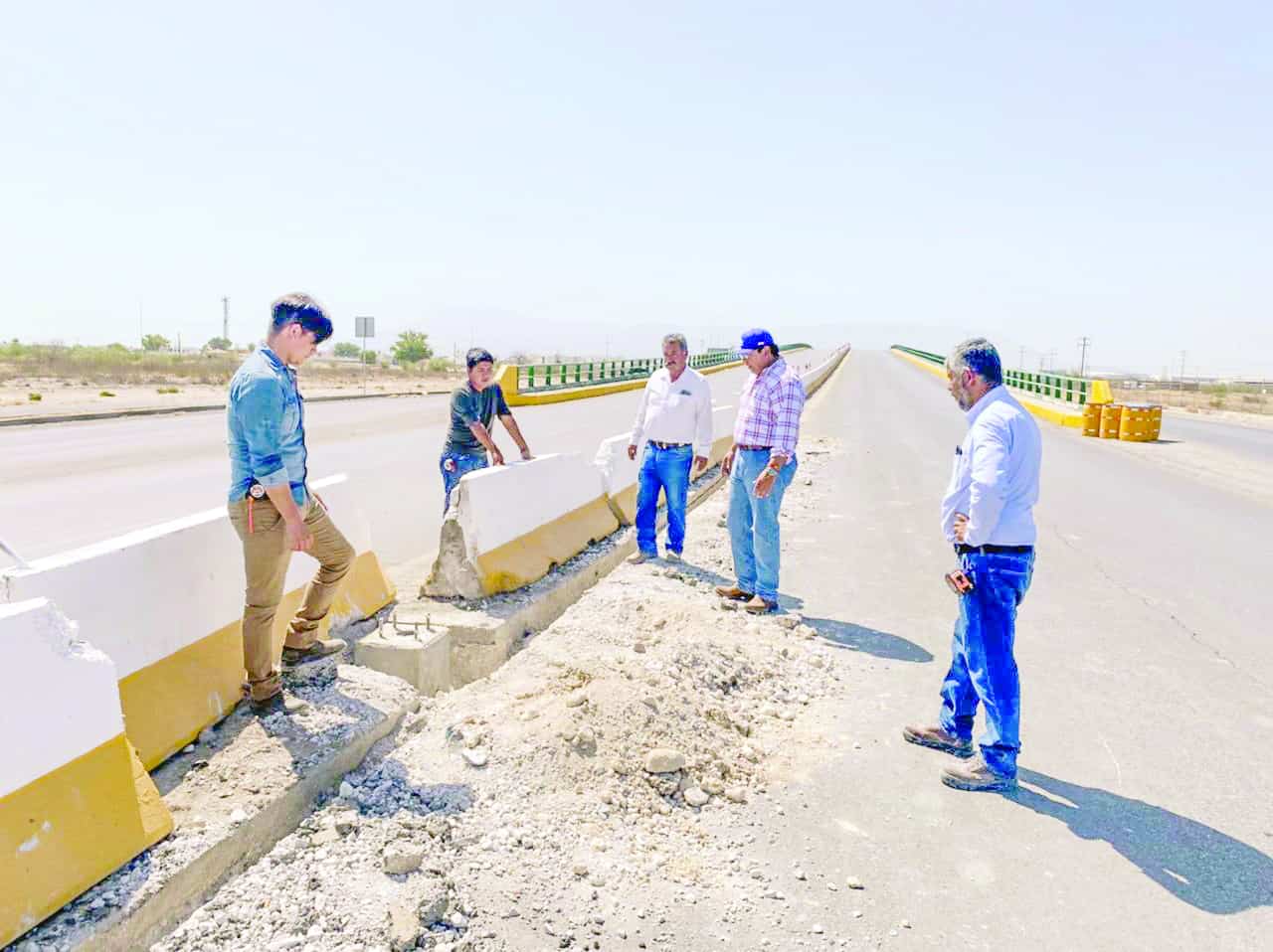 Supervisa Piña obra en la 30