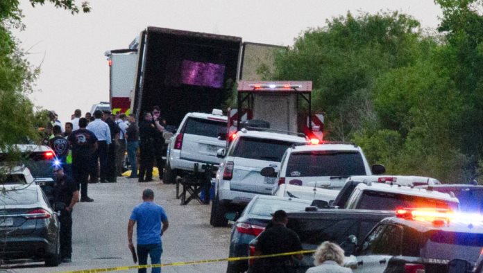 Hay 22 mexicanos entre los 50 muertos en tráiler de Texas