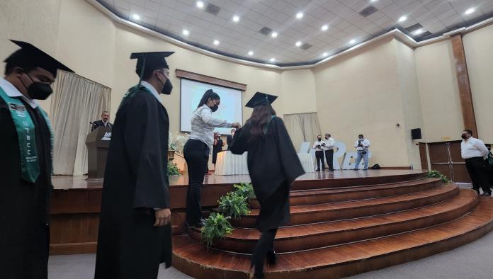 Crece 10% economía por llegada de graduaciones