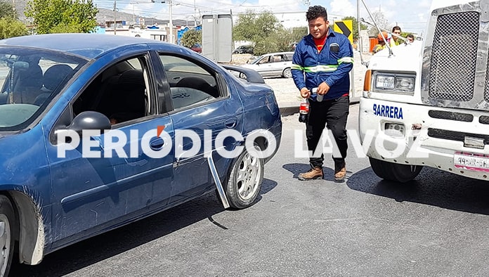 Al no medir la distancia e intentar cambiar de carril sobrevino el accidente entre el tráiler y el Neón.