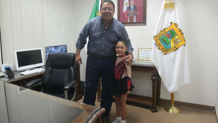 Frontera: Apoya Piña a niña gimnasta