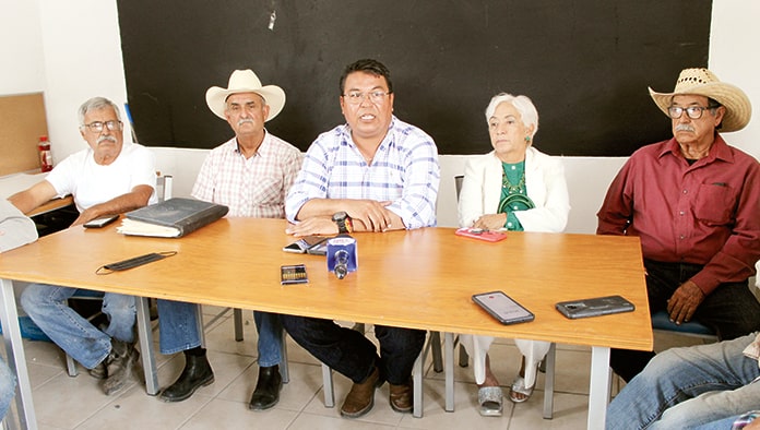 Los ejidatarios dijeron sentirse molestos e indignados por la decisión.
