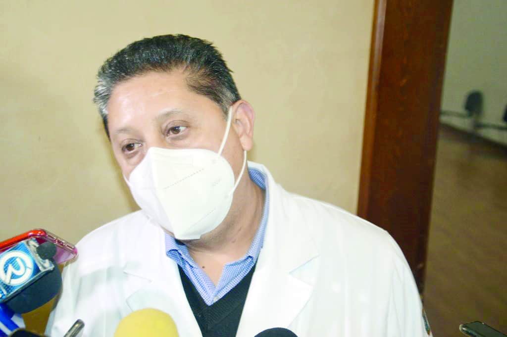 En el hospital solo se confirma que el médico en jefe Víctor Hernández Barbachano está incapacitado.