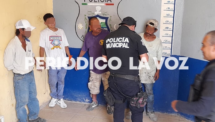 El cuarteto de borrachos fue detenido en la Avenida Chapultepec al oriente de Monclova.