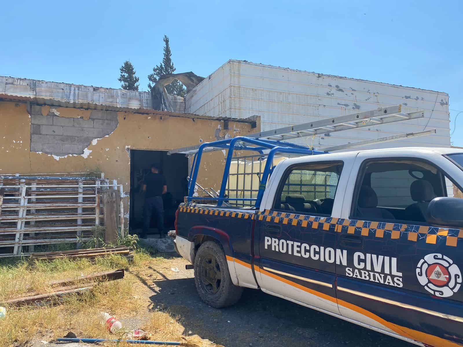Fuerte incendio en el rastro de la ganadera.