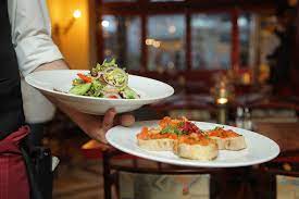 El aumento de alimentos ha pegado a restauranteros, pero no se ha reflejado en el menú.